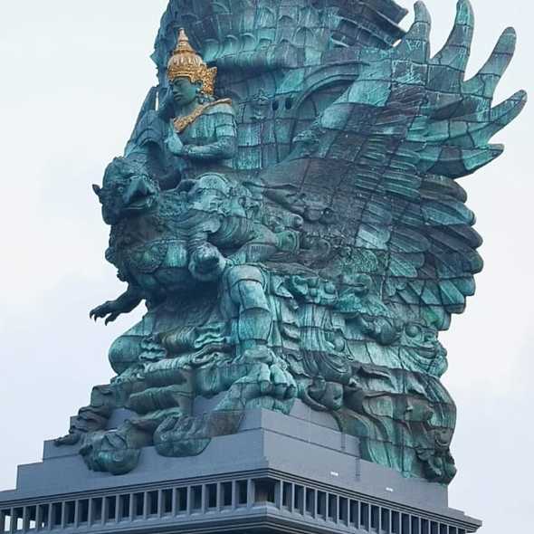 Брокер-ի նկարը SENYAK.am կայքում