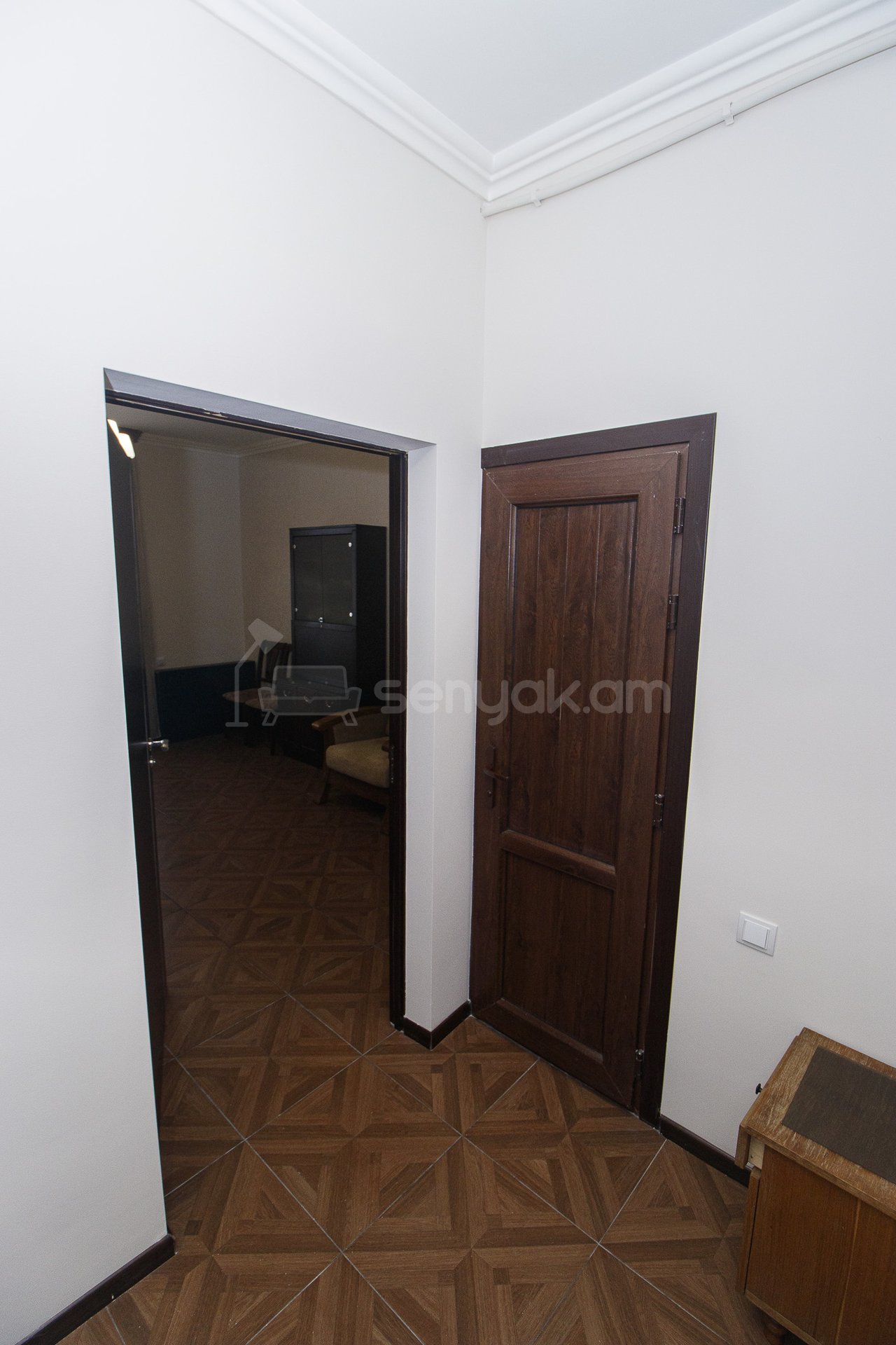 2 Սենյականոց Բնակարան Քարե Շենքում, 50քմ, 4/5 հարկ, Կապիտալ Վերանորոգված