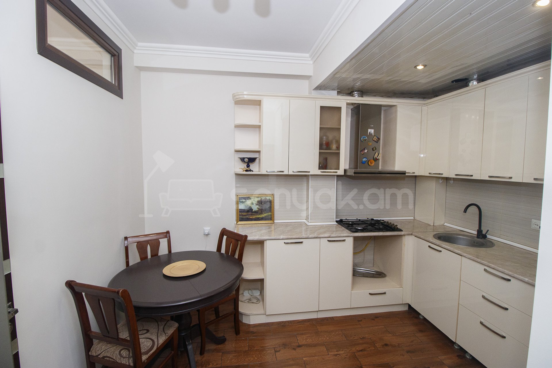 2 Սենյականոց Բնակարան Քարե Շենքում, 50քմ, 4/5 հարկ, Կապիտալ Վերանորոգված