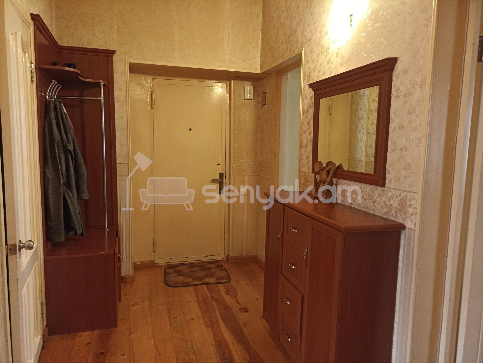 3 Սենյականոց Բնակարան Քարե Շենքում, 108քմ, 3/4 հարկ, Նորմալ Վիճակում
