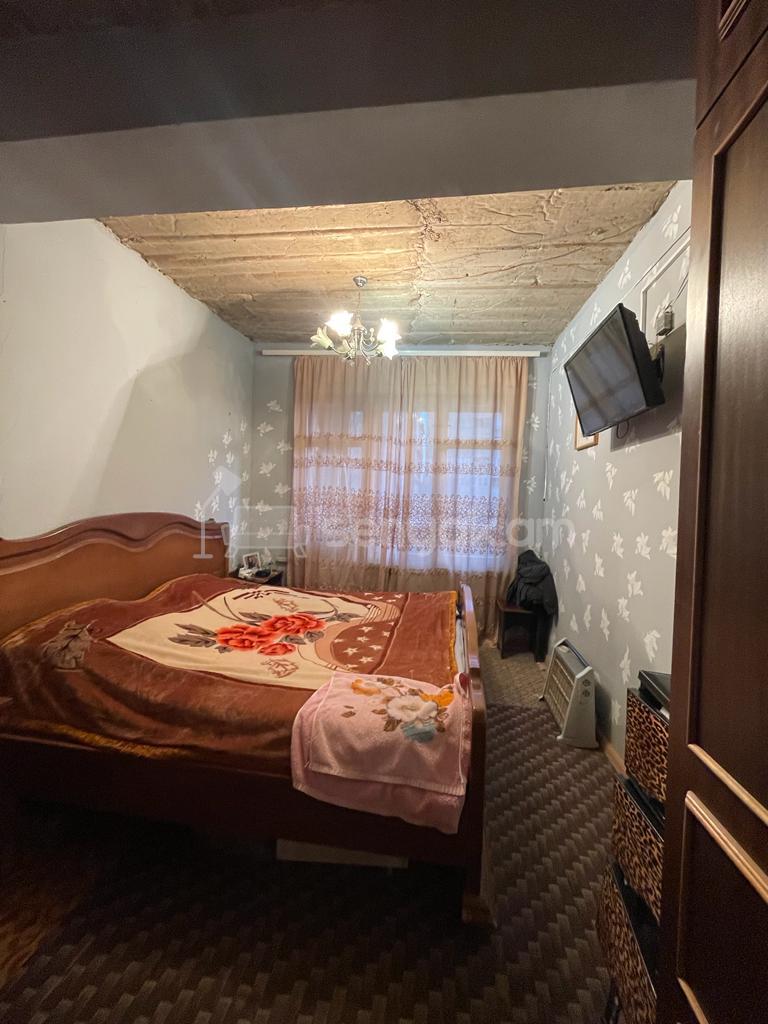 4 Սենյականոց Բնակարան Քարե Շենքում, 107քմ, 3/5 հարկ, Պետական Վիճակում