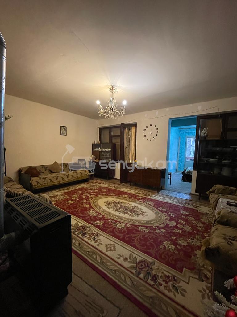 4 Սենյականոց Բնակարան Քարե Շենքում, 107քմ, 3/5 հարկ, Պետական Վիճակում