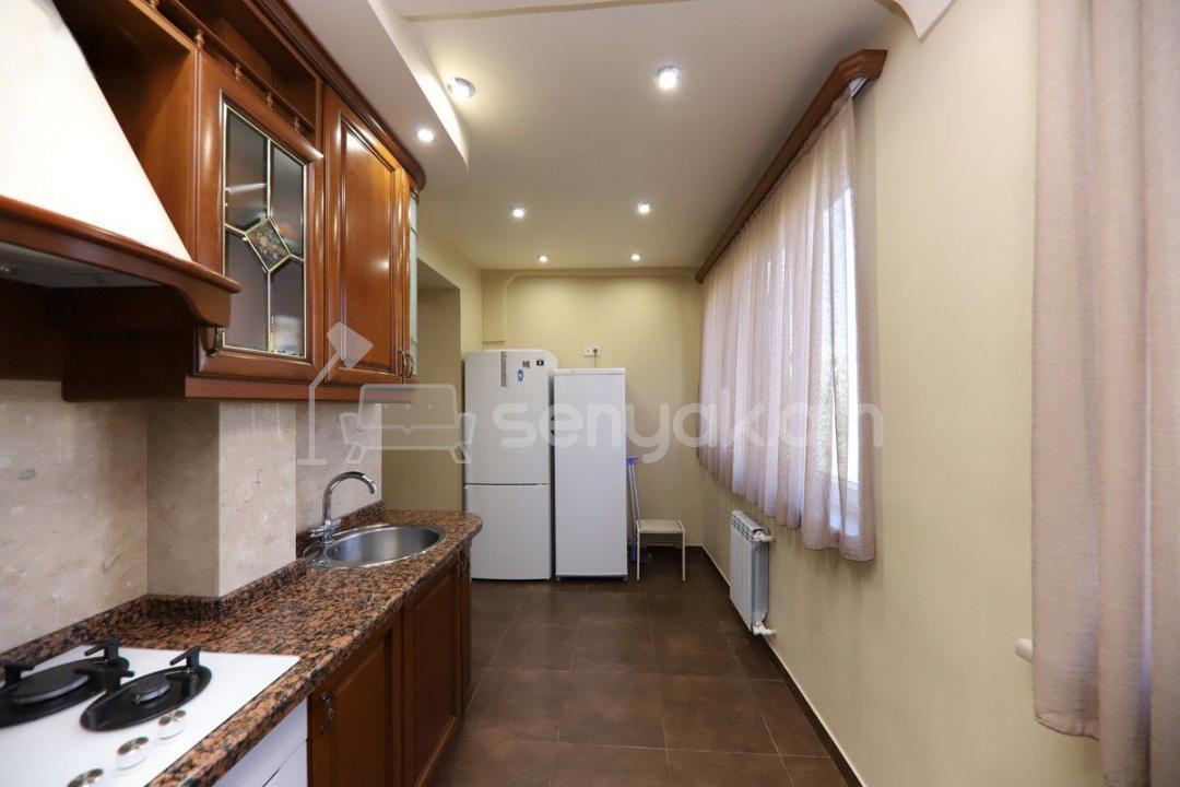 3 Սենյականոց Բնակարան Քարե Շենքում, 85քմ, 3/4 հարկ, Կապիտալ Վերանորոգված, Կահավորված, Արևկող