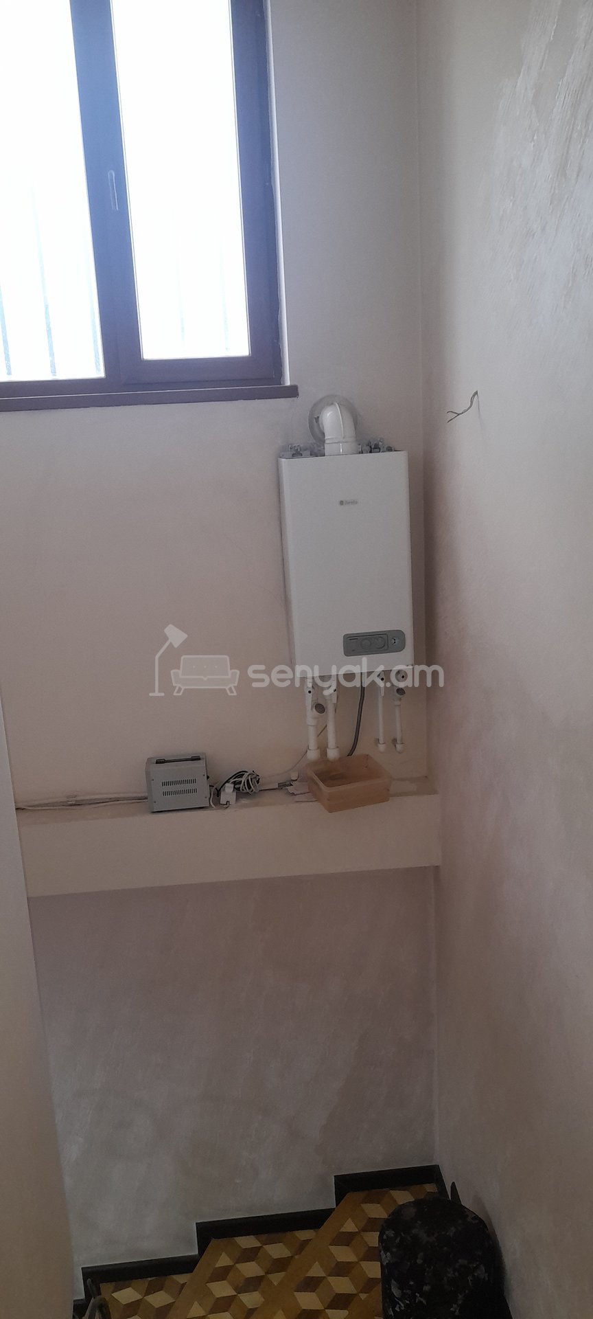 4 Սենյականոց Բնակարան Քարե Շենքում, 130քմ, 5/5 հարկ, Կապիտալ Վերանորոգված
