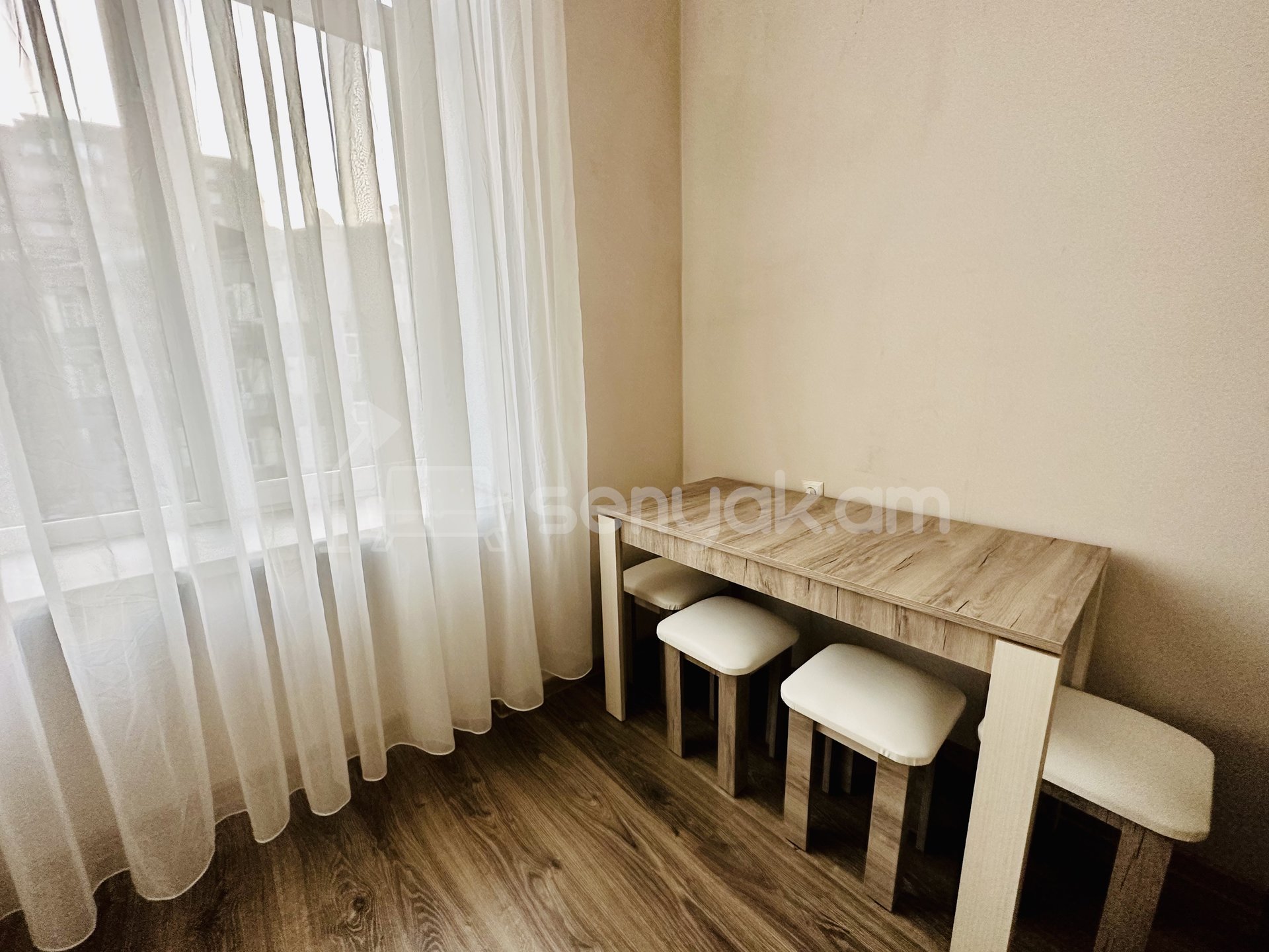 1 Սենյականոց Բնակարան, 45քմ, 3/5 հարկ, Դիզայներական Վերանորոգված