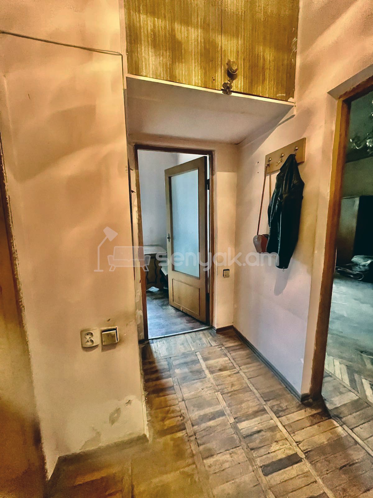 1 Սենյականոց Բնակարան Քարե Շենքում, 39քմ, 4/4 հարկ, Նորմալ Վիճակում