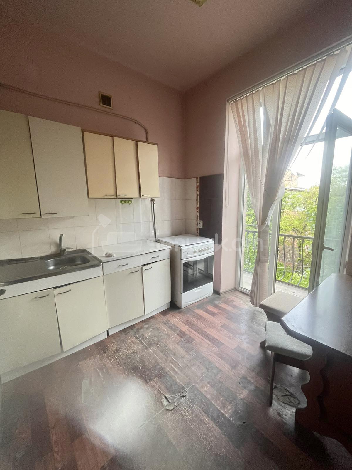 1 Սենյականոց Բնակարան Քարե Շենքում, 39քմ, 4/4 հարկ, Նորմալ Վիճակում