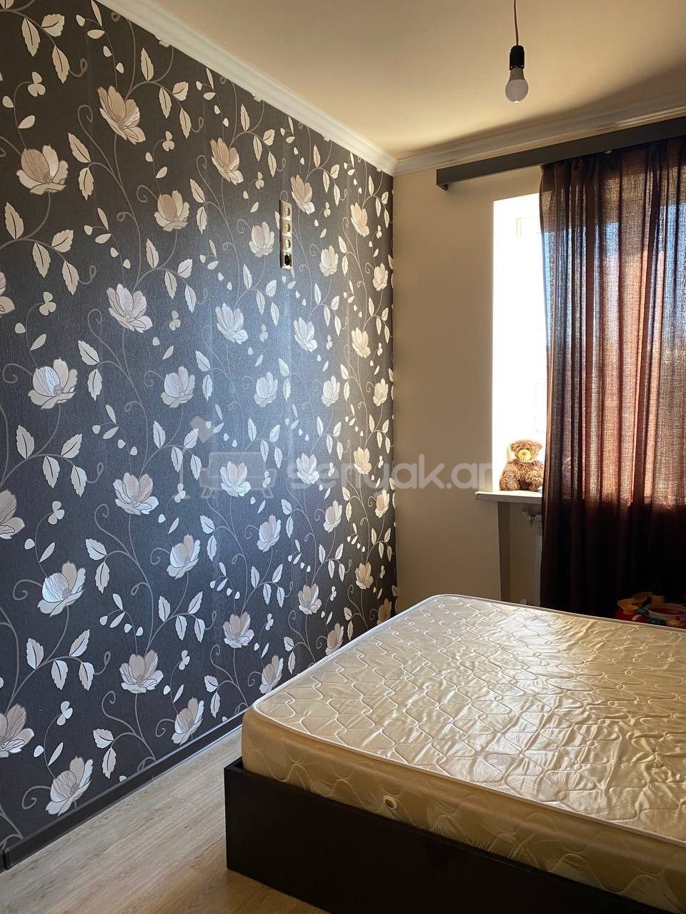 3 Սենյականոց Բնակարան Քարե Շենքում, 98քմ, 5/5 հարկ, Կապիտալ Վերանորոգված