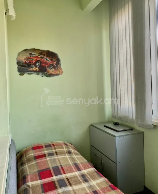 3 Սենյականոց Բնակարան Քարե Շենքում, 80քմ, 2/5 հարկ, Կապիտալ Վերանորոգված
