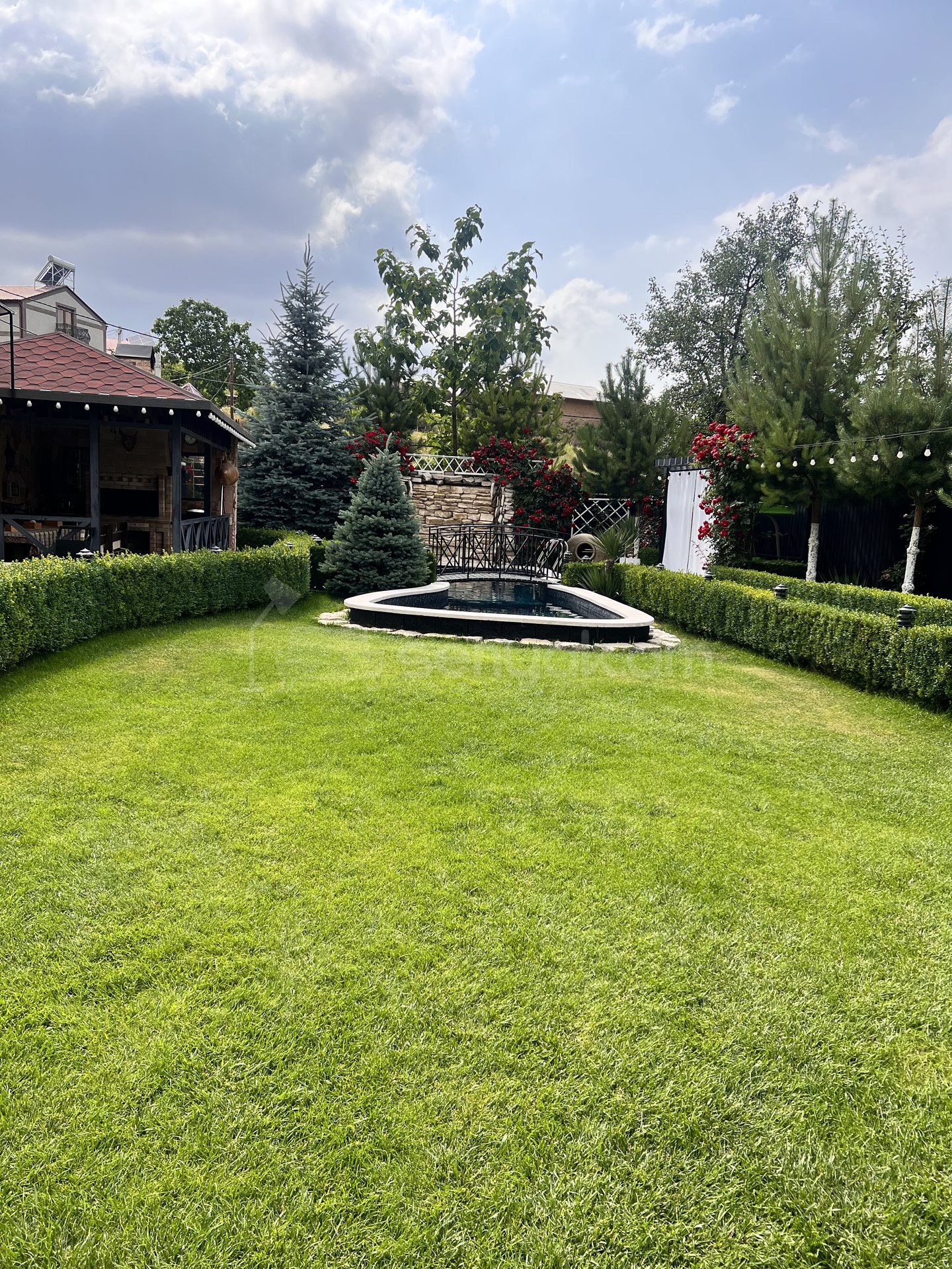 5 Սենյականոց Ամառանոց, 200քմ, Կահավորված, Լողավազանով, Ավտոտնակով