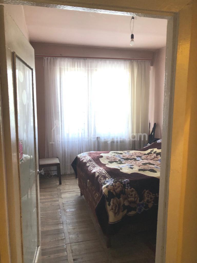 3 Սենյականոց Բնակարան Քարե Շենքում, 76քմ, 4/5 հարկ, Նորմալ Վիճակում