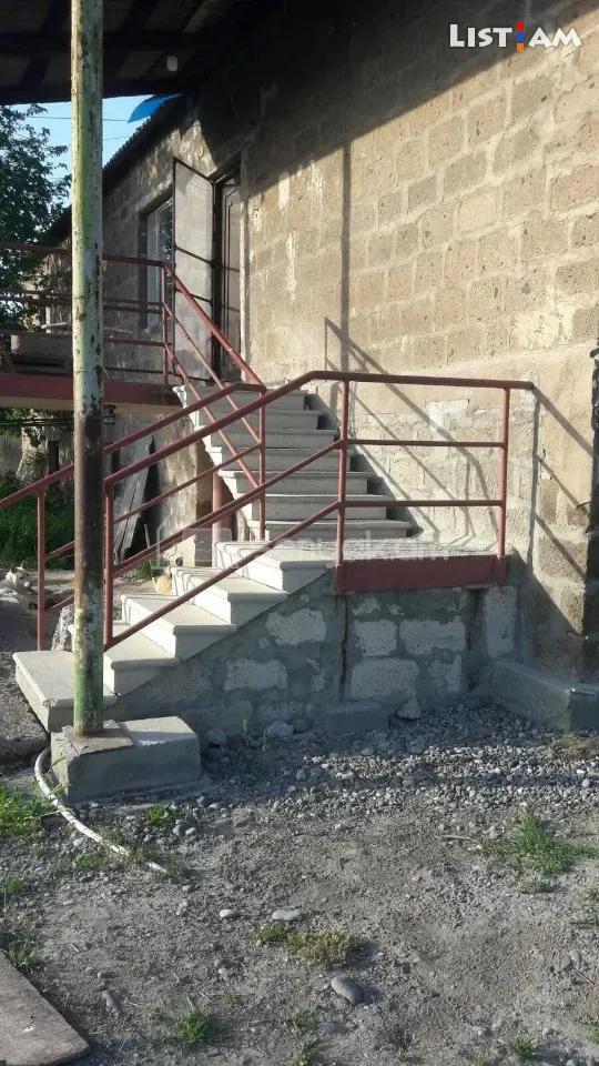 5 Սենյականոց Սեփական Տուն, 210քմ, Նորմալ Վիճակում, Ավտոտնակով