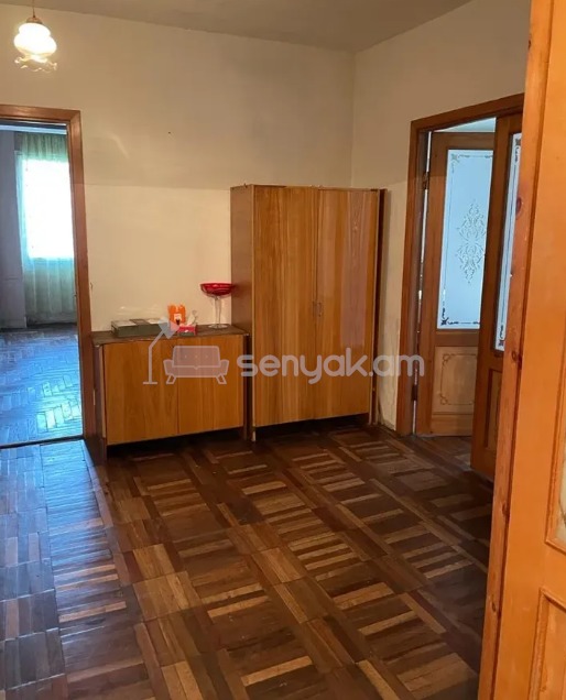 4 Սենյականոց Բնակարան Քարե Շենքում, 100քմ, 2/7 հարկ, Պետական Վիճակում