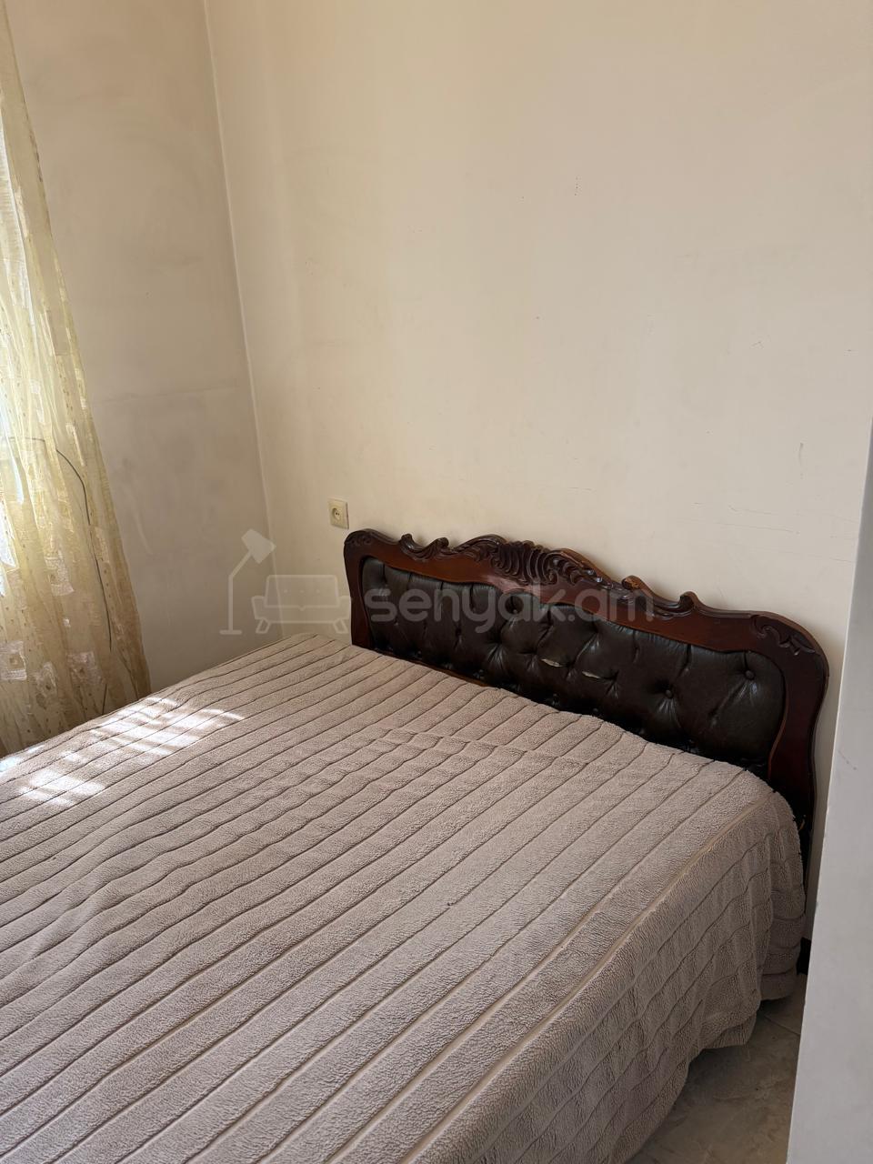 2 Սենյականոց Բնակարան Քարե Շենքում, 60քմ, 1/3 հարկ, Նորմալ Վիճակում, Կահավորված, Արևկող