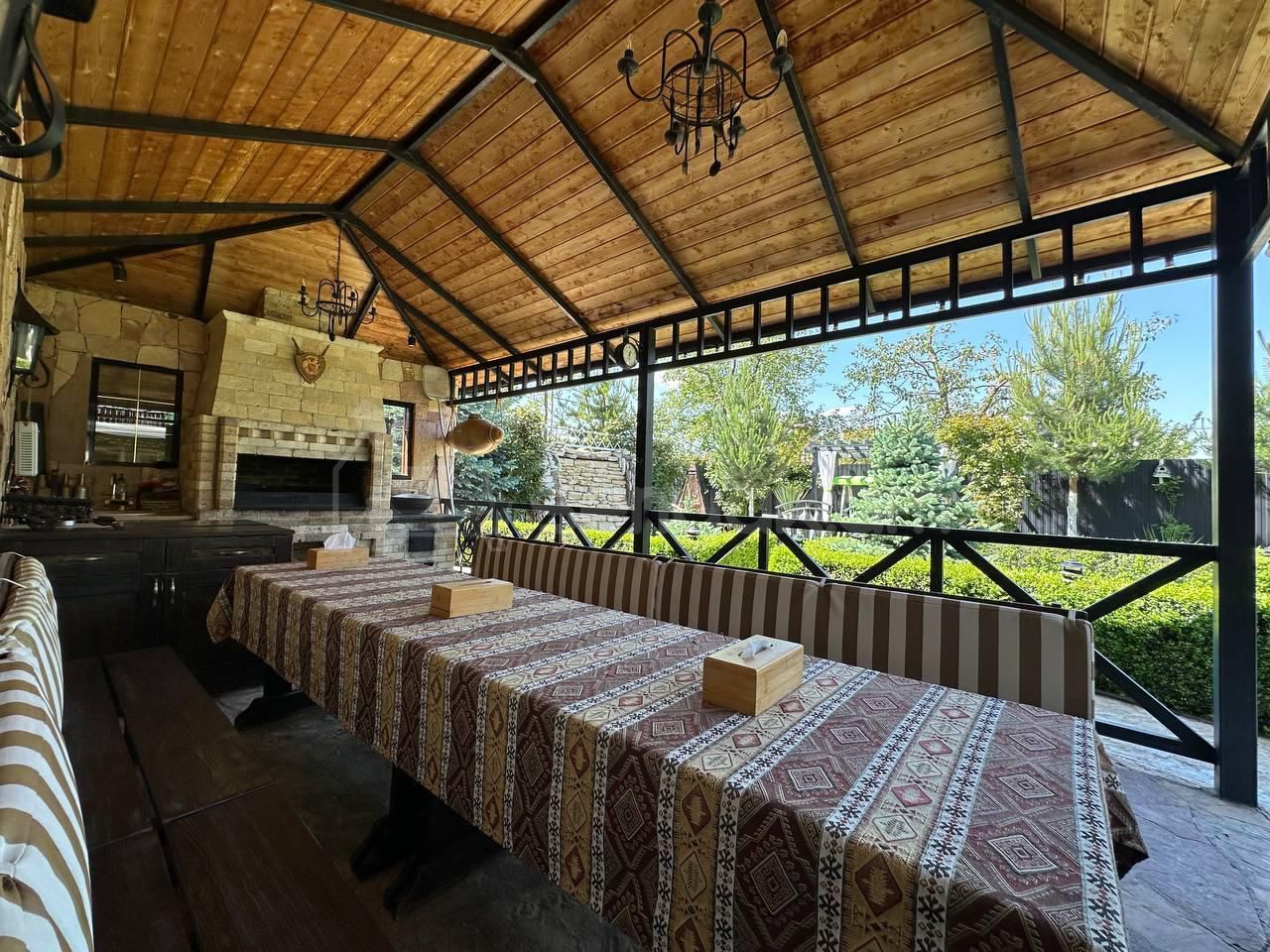 4 Սենյականոց Շքեղ Առանձնատուն, 300քմ, Լողավազանով