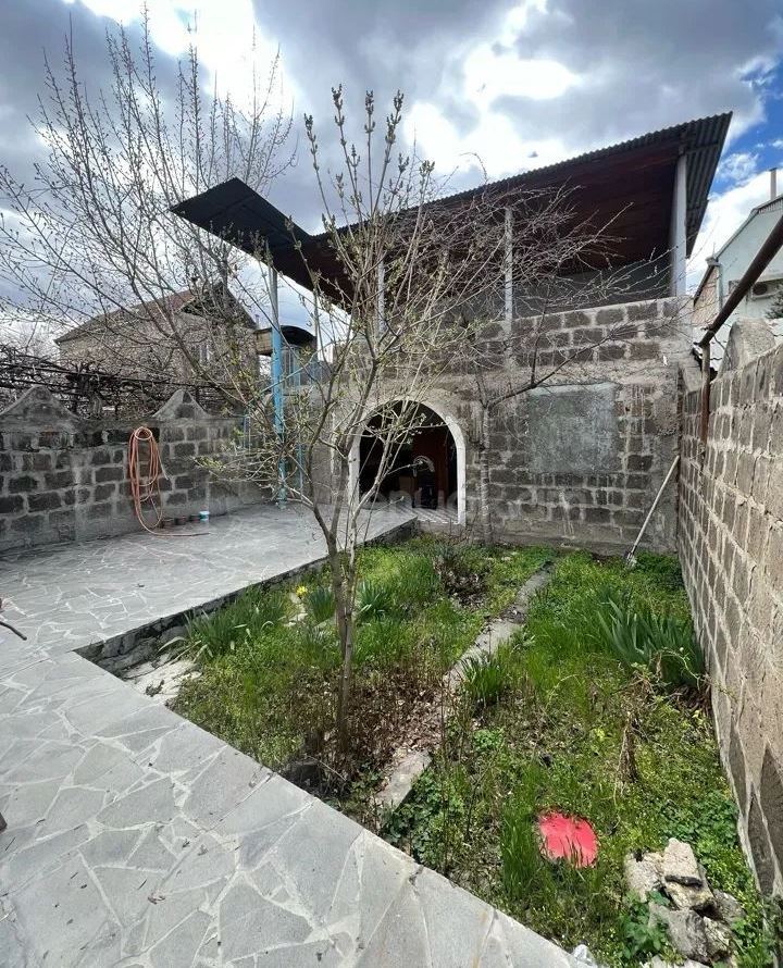 4 Սենյականոց Սեփական Տուն, 160քմ, Նորմալ Վիճակում, Ավտոտնակով