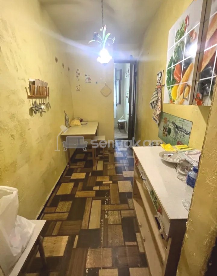 1 Սենյականոց Բնակարան Քարե Շենքում, 48քմ, 2/5 հարկ, Պետական Վիճակում