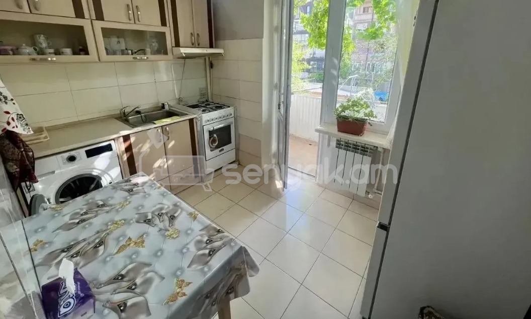 2 Սենյականոց Բնակարան Քարե Շենքում, 57քմ, 2/5 հարկ, Կապիտալ Վերանորոգված