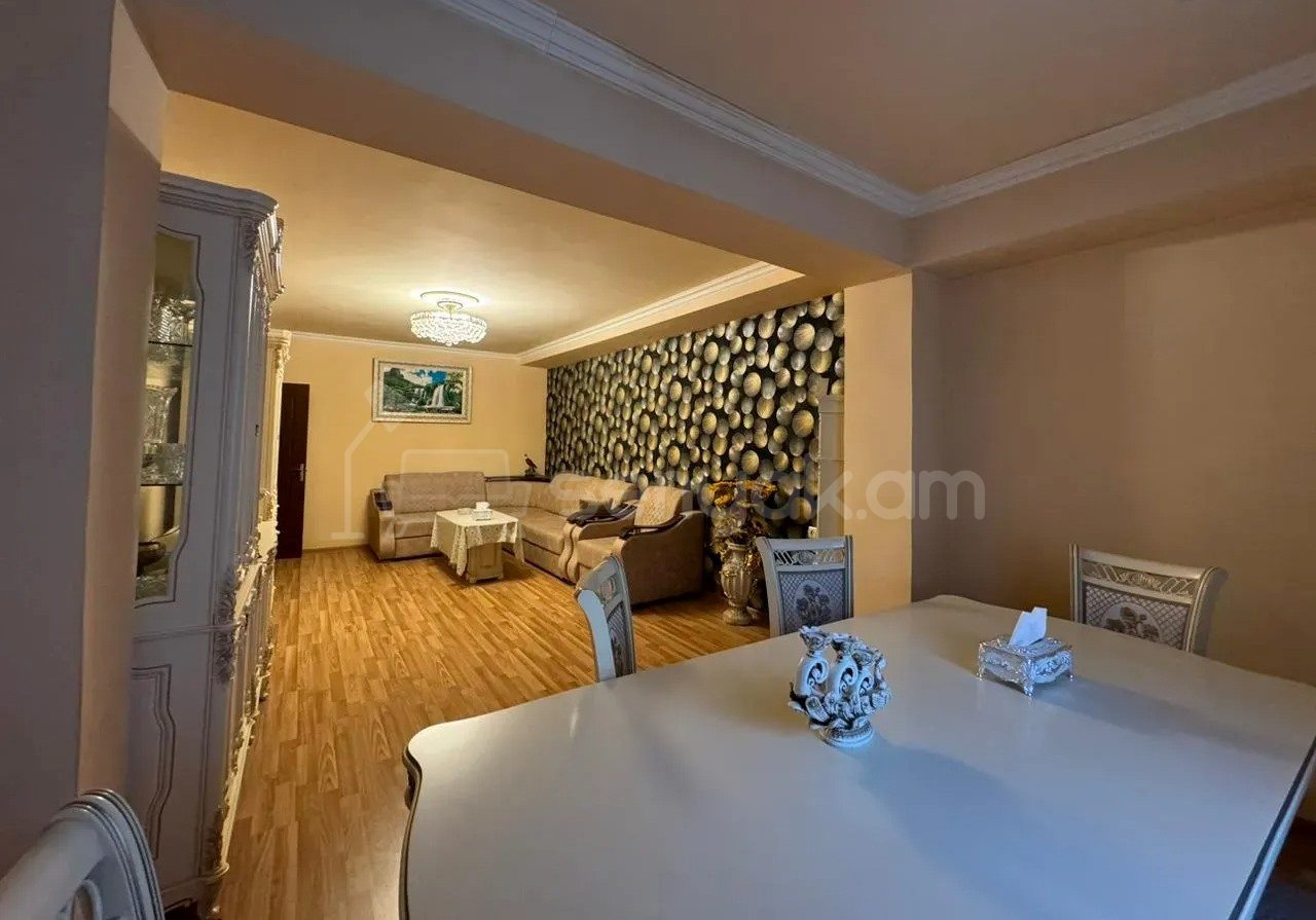 3 Սենյականոց Բնակարան, 83քմ, 1/12 հարկ, Նորմալ Վիճակում