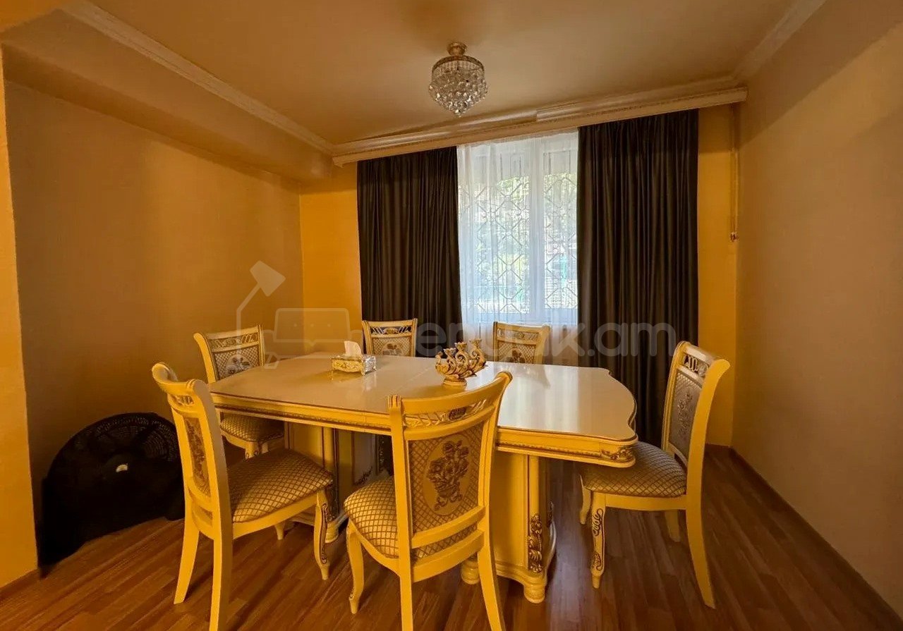 3 Սենյականոց Բնակարան, 83քմ, 1/12 հարկ, Նորմալ Վիճակում