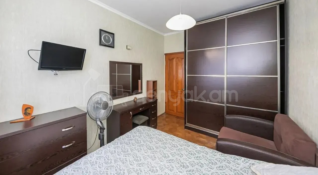 4 Սենյականոց Բնակարան, 95քմ, 8/9 հարկ, Նորմալ Վիճակում