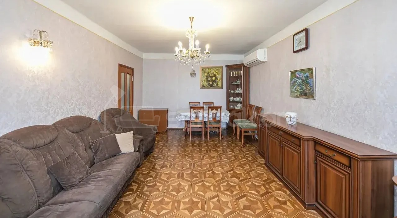 4 Սենյականոց Բնակարան, 95քմ, 8/9 հարկ, Նորմալ Վիճակում