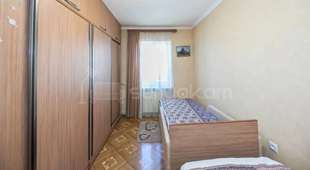 4 Սենյականոց Բնակարան, 95քմ, 8/9 հարկ, Նորմալ Վիճակում