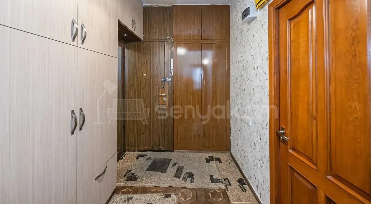 4 Սենյականոց Բնակարան, 95քմ, 8/9 հարկ, Նորմալ Վիճակում