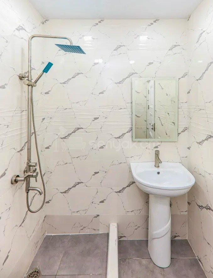 2 Սենյականոց Բնակարան Քարե Շենքում, 56քմ, 5/5 հարկ, Դիզայներական Վերանորոգված