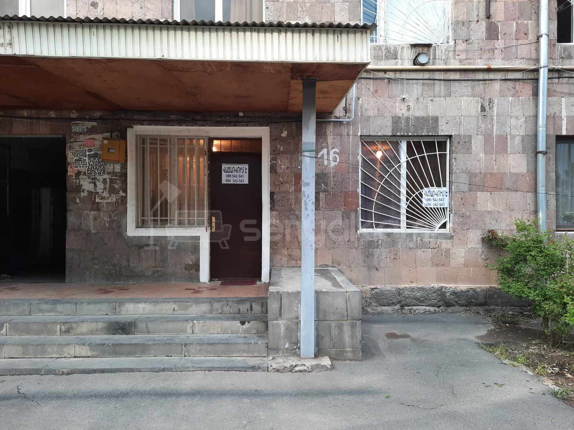 2 Սենյականոց Բնակարան Քարե Շենքում, 30քմ, 1/4 հարկ, Կապիտալ Վերանորոգված