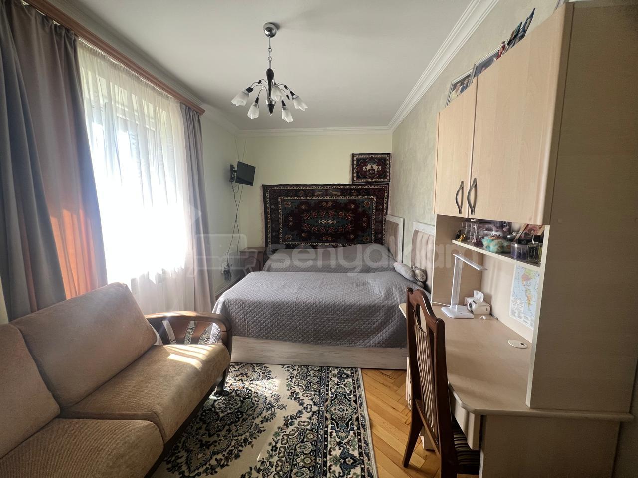 3 Սենյականոց Բնակարան Քարե Շենքում, 77քմ, 4/5 հարկ, Կապիտալ Վերանորոգված