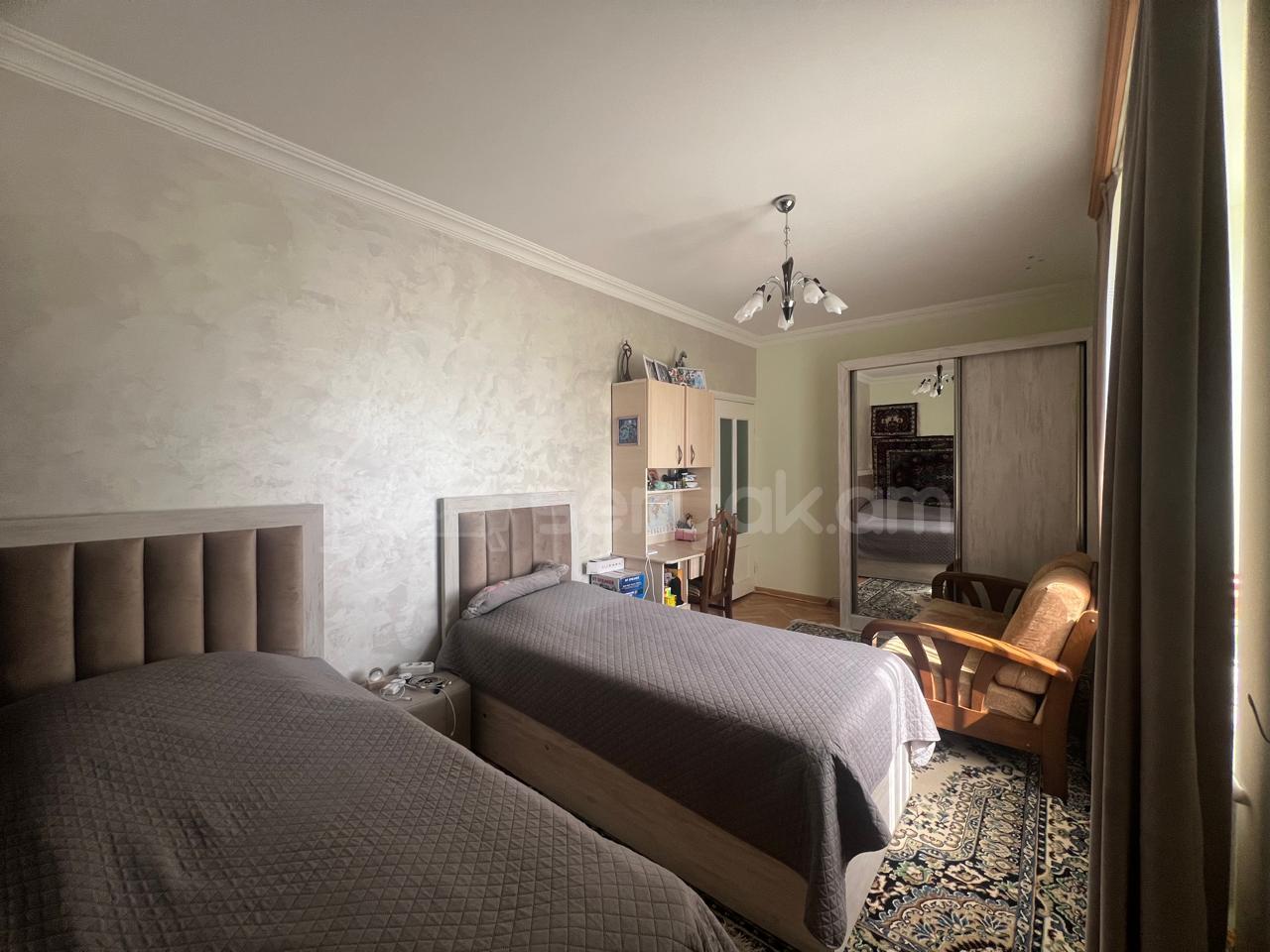 3 Սենյականոց Բնակարան Քարե Շենքում, 77քմ, 4/5 հարկ, Կապիտալ Վերանորոգված