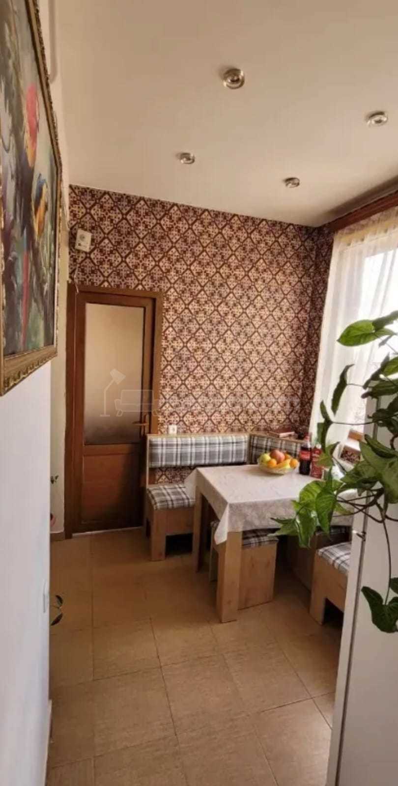 3 Սենյականոց Բնակարան Քարե Շենքում, 68քմ, 3/5 հարկ, Կապիտալ Վերանորոգված