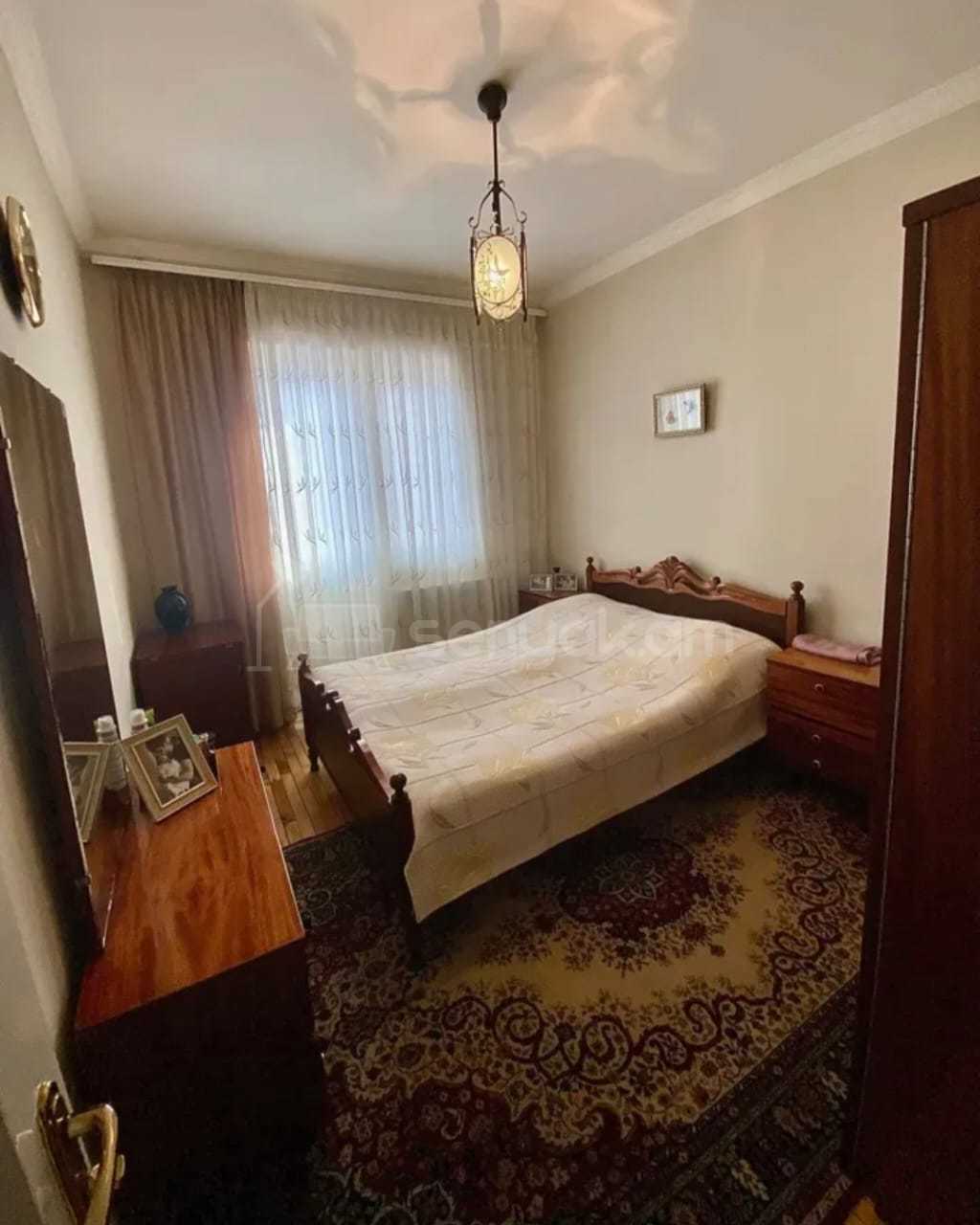 4 Սենյականոց Բնակարան Քարե Շենքում, 90քմ, 5/5 հարկ, Կապիտալ Վերանորոգված