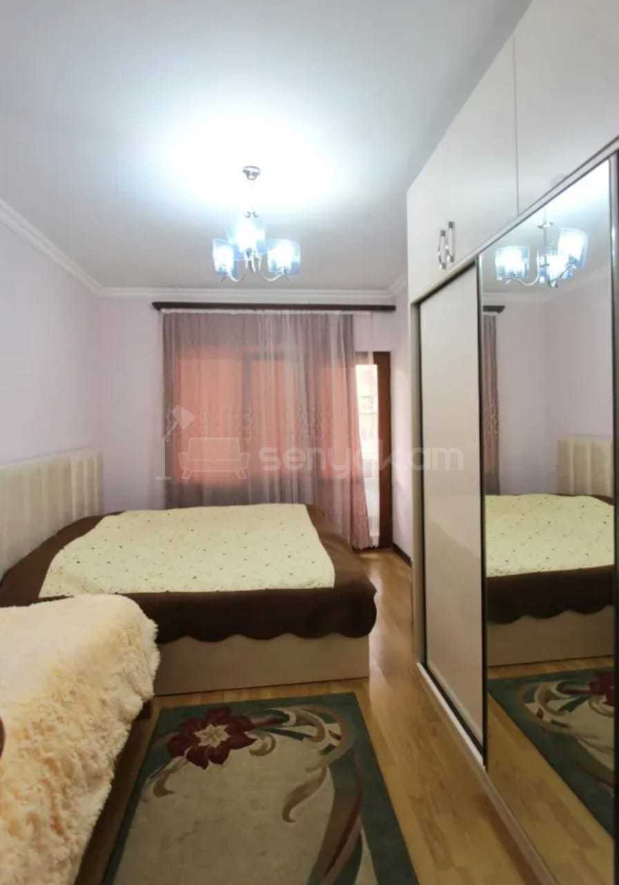 4 Սենյականոց Բնակարան Քարե Շենքում, 140քմ, 4/5 հարկ, Կապիտալ Վերանորոգված