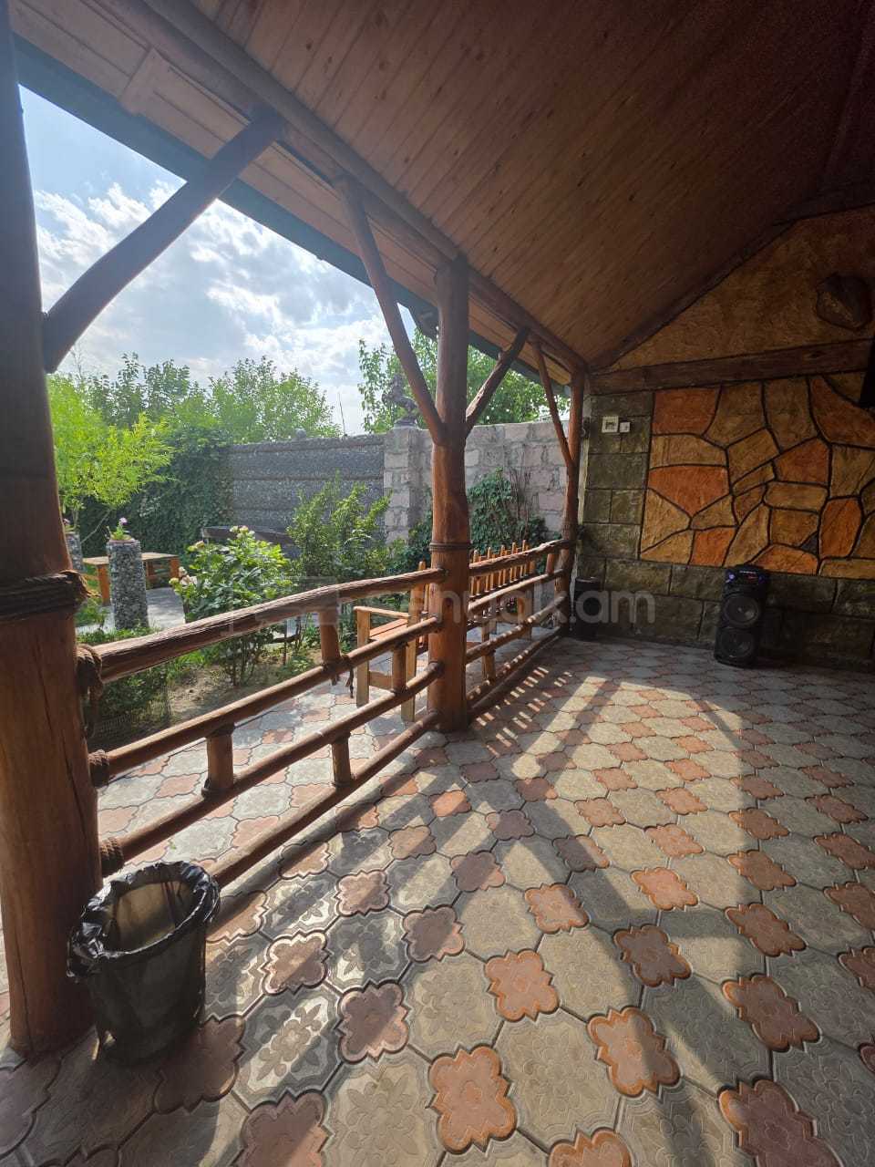 1 Սենյականոց Շքեղ Առանձնատուն, 1100քմ, Լողավազանով