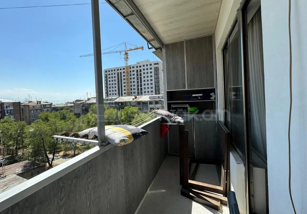 3 Սենյականոց Բնակարան Քարե Շենքում, 100քմ, 4/5 հարկ, Կապիտալ Վերանորոգված