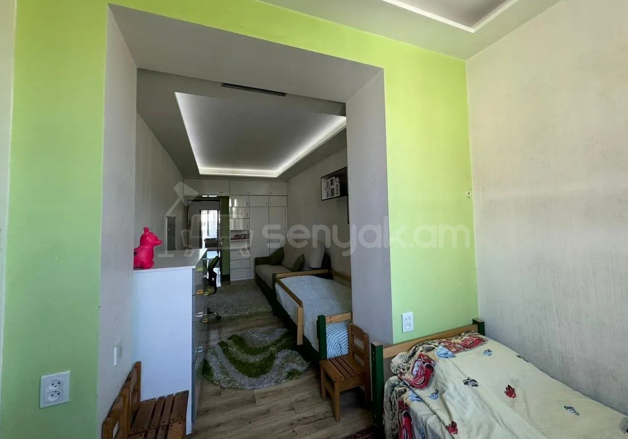 3 Սենյականոց Բնակարան Քարե Շենքում, 100քմ, 4/5 հարկ, Կապիտալ Վերանորոգված