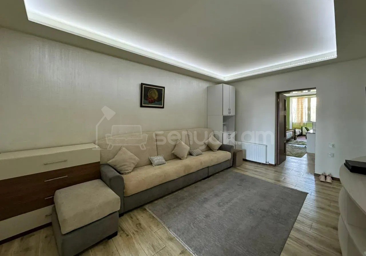 3 Սենյականոց Բնակարան Քարե Շենքում, 100քմ, 4/5 հարկ, Կապիտալ Վերանորոգված