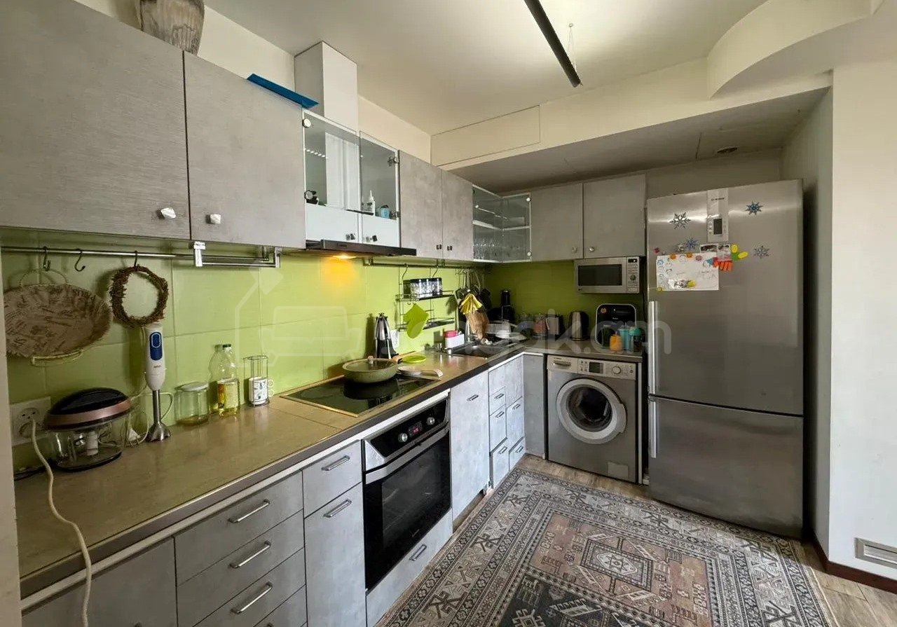 3 Սենյականոց Բնակարան Քարե Շենքում, 100քմ, 4/5 հարկ, Կապիտալ Վերանորոգված