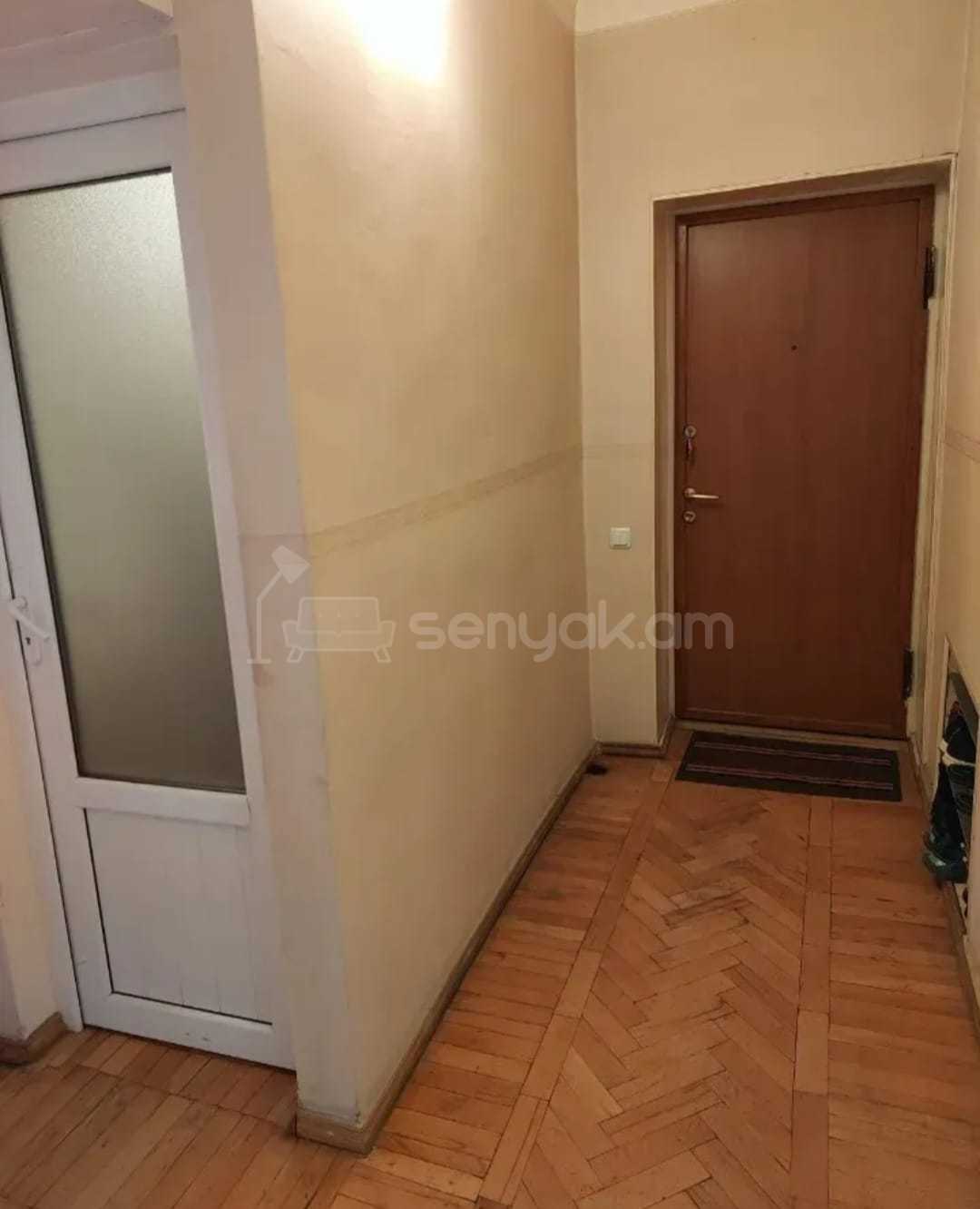 3 Սենյականոց Բնակարան Քարե Շենքում, 55քմ, 2/5 հարկ, Նորմալ Վիճակում