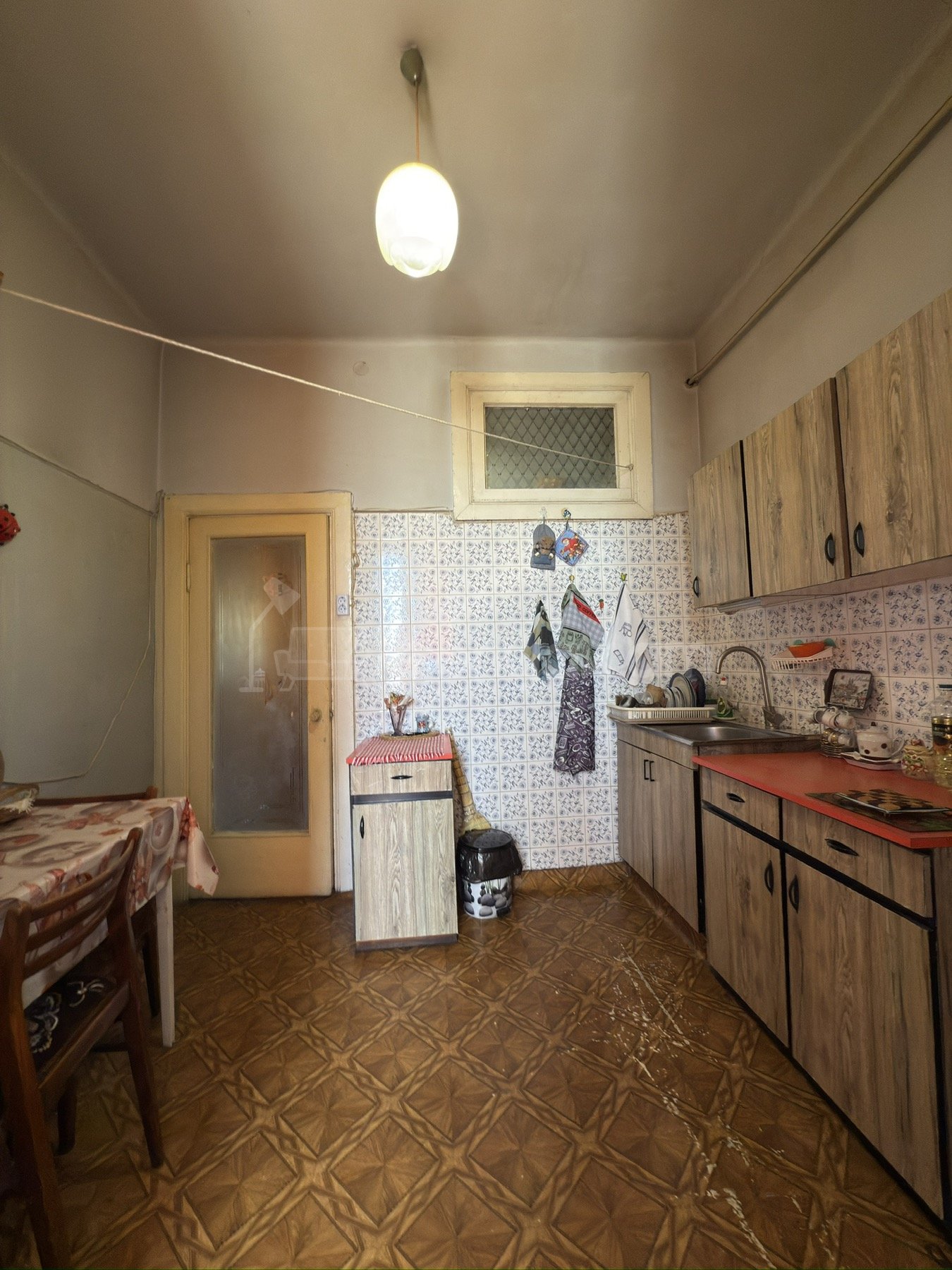 3 Սենյականոց Բնակարան Քարե Շենքում, 86քմ, 3/5 հարկ, Պետական Վիճակում