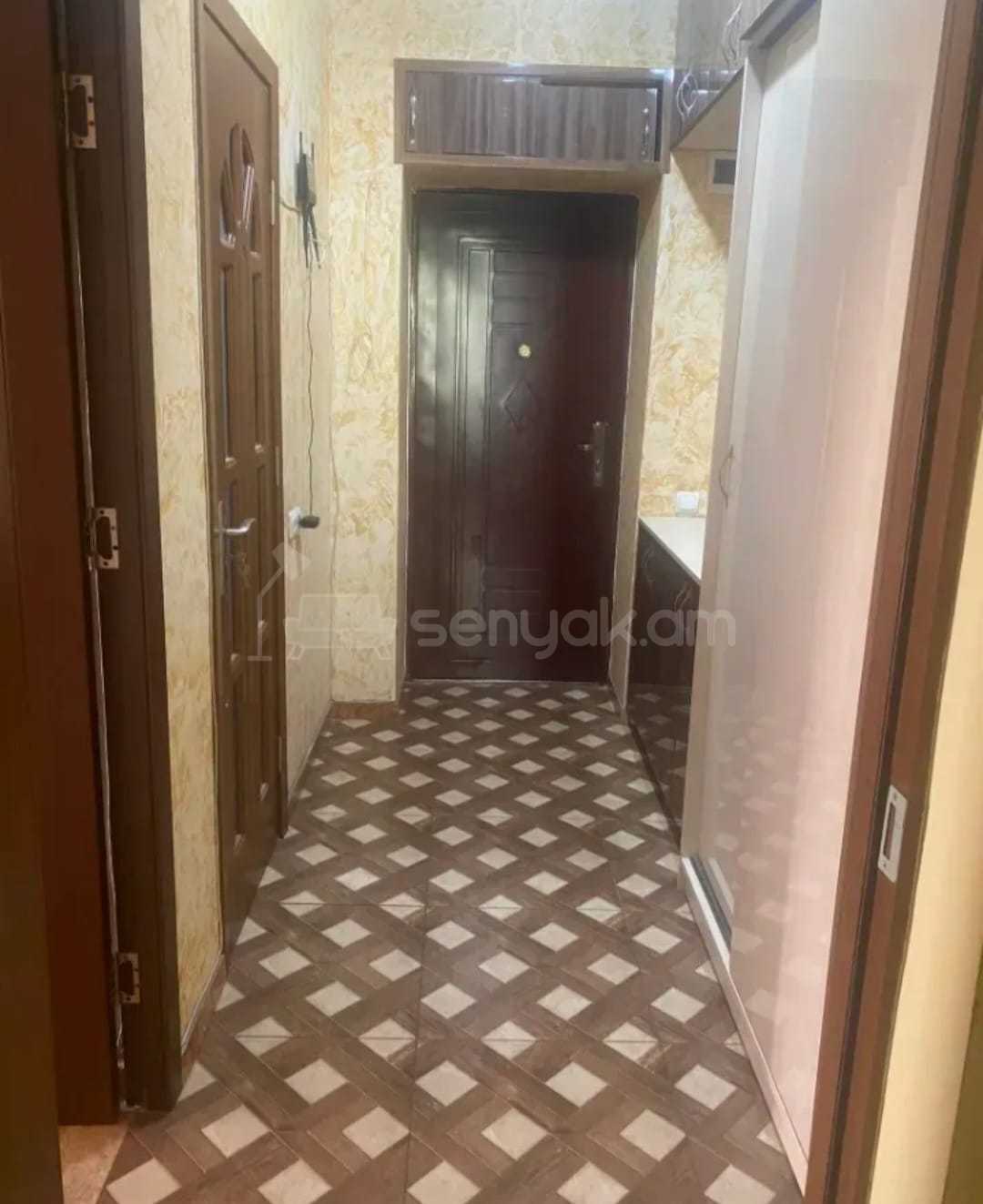 3 Սենյականոց Բնակարան Քարե Շենքում, 57քմ, 3/3 հարկ, Նորմալ Վիճակում