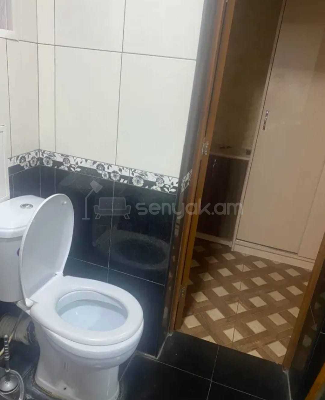 3 Սենյականոց Բնակարան Քարե Շենքում, 57քմ, 3/3 հարկ, Նորմալ Վիճակում