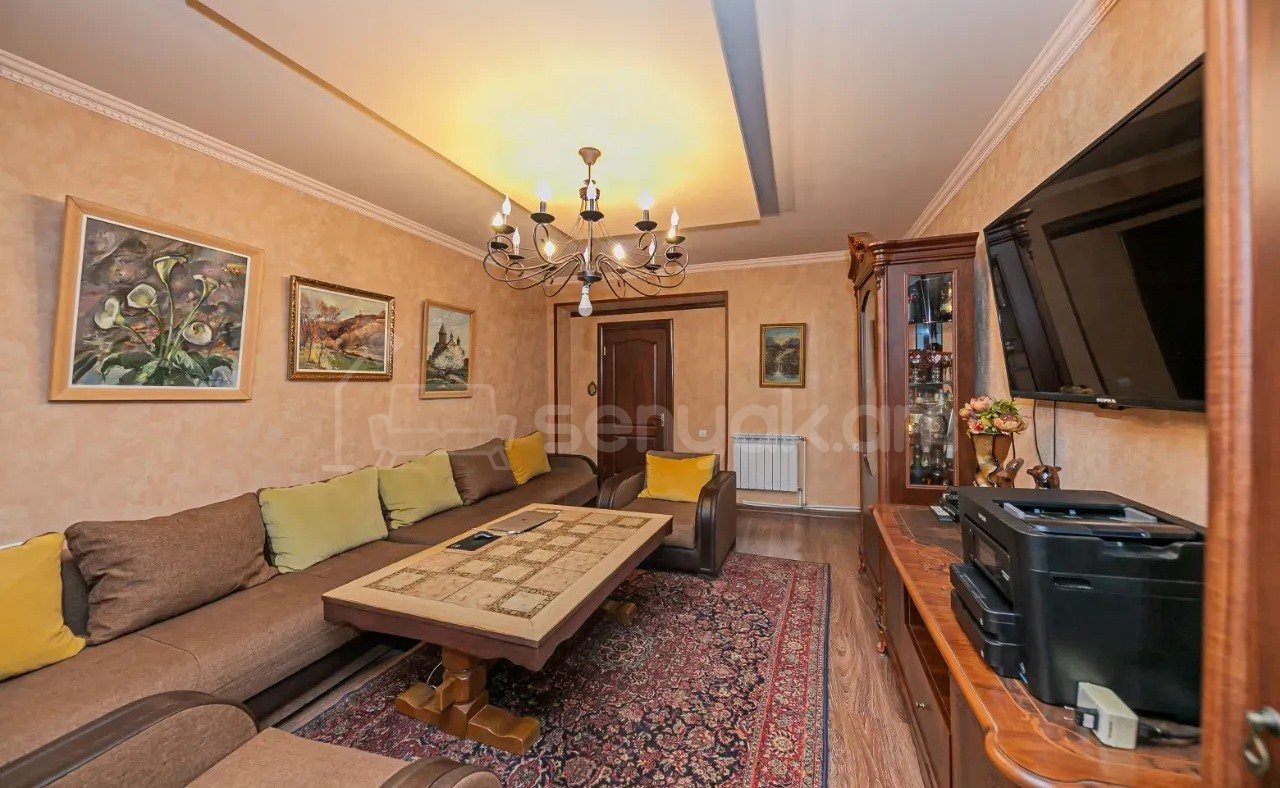 3 Սենյականոց Բնակարան Քարե Շենքում, 95քմ, 5/5 հարկ, Կապիտալ Վերանորոգված