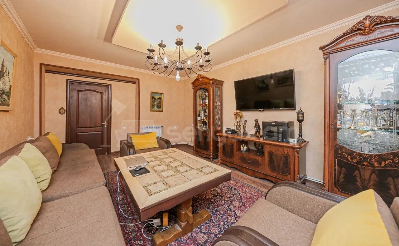 3 Սենյականոց Բնակարան Քարե Շենքում, 95քմ, 5/5 հարկ, Կապիտալ Վերանորոգված