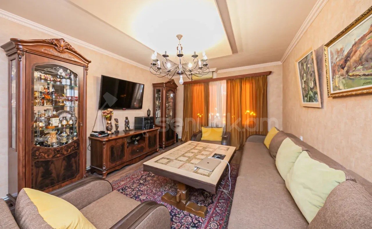 3 Սենյականոց Բնակարան Քարե Շենքում, 95քմ, 5/5 հարկ, Կապիտալ Վերանորոգված