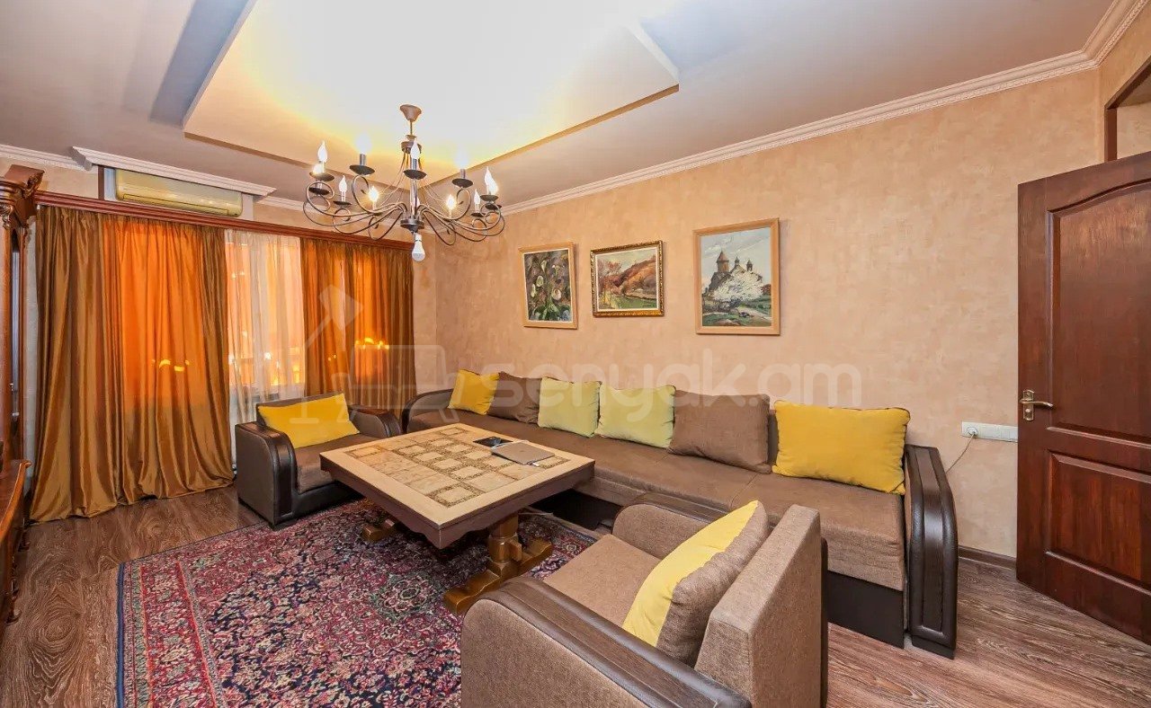 3 Սենյականոց Բնակարան Քարե Շենքում, 95քմ, 5/5 հարկ, Կապիտալ Վերանորոգված