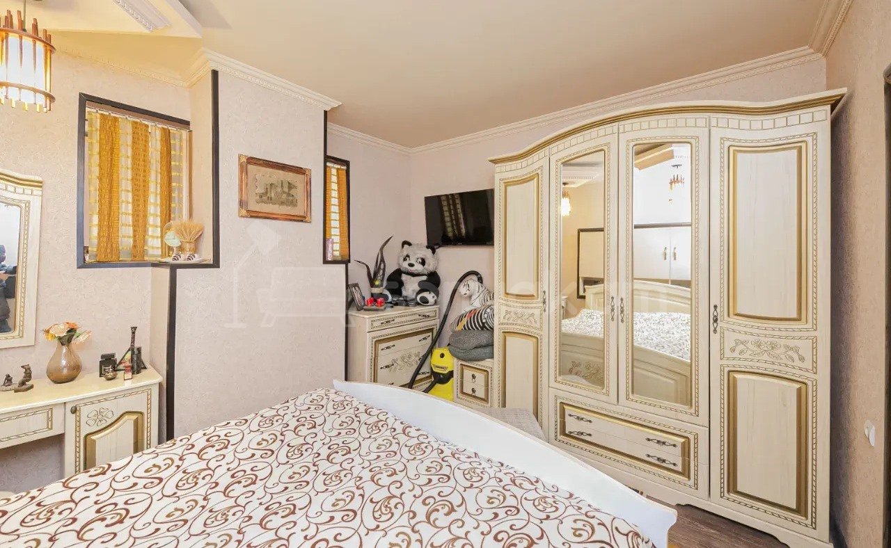 3 Սենյականոց Բնակարան Քարե Շենքում, 95քմ, 5/5 հարկ, Կապիտալ Վերանորոգված