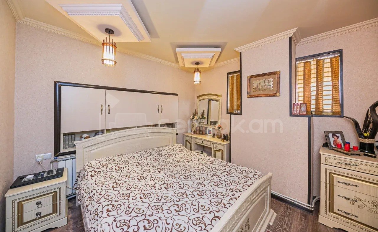 3 Սենյականոց Բնակարան Քարե Շենքում, 95քմ, 5/5 հարկ, Կապիտալ Վերանորոգված